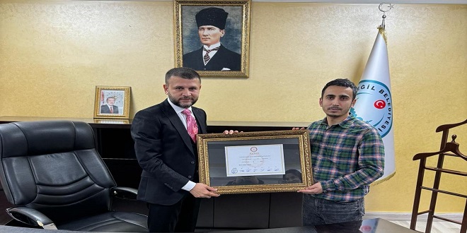 Eğil Belediye Başkanı Fırat Seydaoğlu mazbatasını aldı